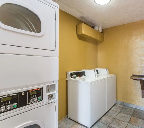 Hotel Available for Corporate Housing: 1425 S Tamiami Trl, Sarasota, FL 34239